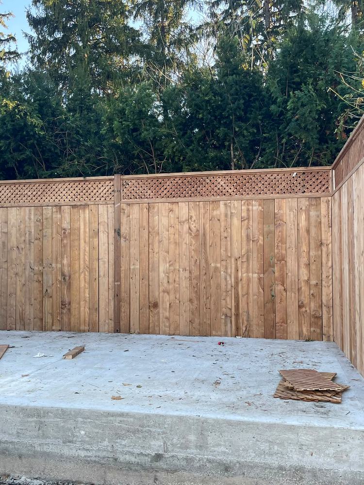 Finished lattice top fence corner on the pad